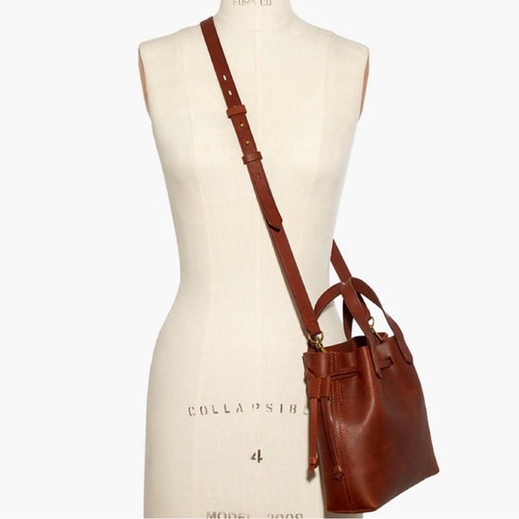 Madewell The Small Drawstring Transport Crossbody Bag in English Saddle - Picture 2 of 14